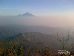 Puncak Suroloyo, Indahnya Yogya dari Ketinggian