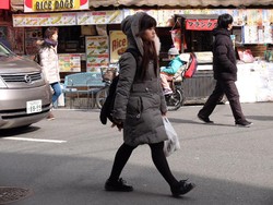 Begini Gaya Muda-mudi Osaka Jalan-jalan di Musim Dingin