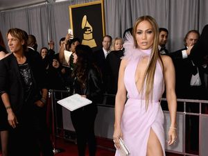 Trend Alert! Gaun Keyhole Jadi Andalan Seleb di Grammy Awards 2017 Trend Alert! Gaun Keyhole Jadi Andalan Seleb di Grammy Awards 2017