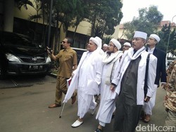 Tiba di Polda Jabar, Habib Rizieq: Alhamdulillah Sehat