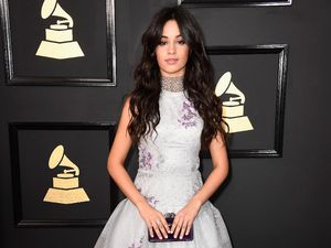 Camila Cabello Cantik Bak Princess di Karpet Merah Camila Cabello Cantik Bak Princess di Karpet Merah