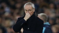 Wajah Claudio Ranieri menggambarkan kondisi Leicester City saat ini. Kalah 0-2 dari Swansea membuat sang juara bertahan Premier Legue makin dekat dengan zona degradasi. (Foto: Reuters / Paul Childs Livepic)