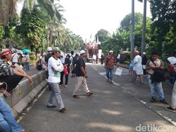 Massa Kontra Mulai Berdatangan ke Sidang Ahok