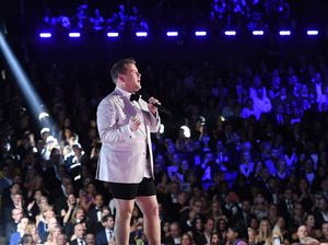 James Corden Lepas Celana, Ed Sheeran Bawakan Shape of You James Corden Lepas Celana, Ed Sheeran Bawakan Shape of You