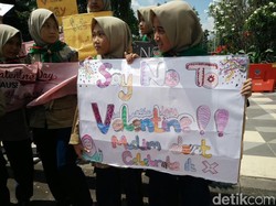 Pelajar di Surabaya Tolak Perayaan Valentine