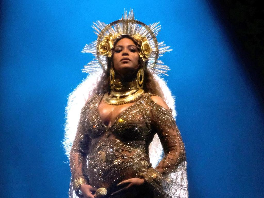 Beyonce Tampil Memukau di Grammys, Jay Z Berkaca-kaca Beyonce Tampil Memukau di Grammys, Jay Z Berkaca-kaca