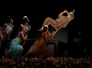Hamil Anak Kembar, Beyonce Duduk Miring 45 Derajat di Panggung Grammys Hamil Anak Kembar, Beyonce Duduk Miring 45 Derajat di Panggung Grammys
