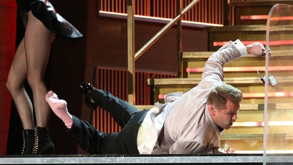 Jatuhnya James Corden hingga Penampilan Simple Ed Sheeran di Grammy 2017