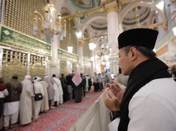Momen Agus Kunjungi Masjid Nabawi di Masa Tenang Pilgub DKI