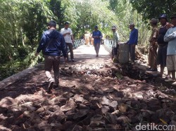 Bupati Anas Kunjungi Dua Desa yang sempat Terendam Banjir