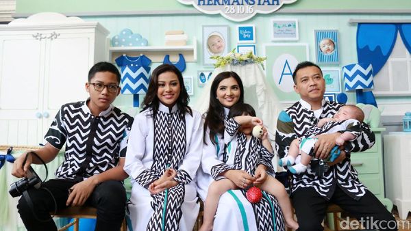 Kompaknya Keluarga Anang-Ashanty di Akikahan Arsya