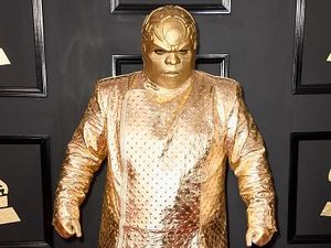 Parodi Kostum Paling Nyeleneh di #GRAMMYs