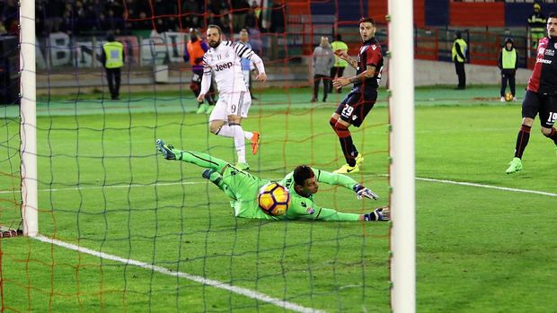 Dua Gol Higuain Menangkan Juventus