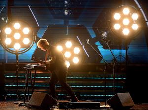 Dear Penggemar, Ed Sheeran Punya Permintaan Maaf untuk Kalian, Nih! Dear Penggemar, Ed Sheeran Punya Permintaan Maaf untuk Kalian, Nih!