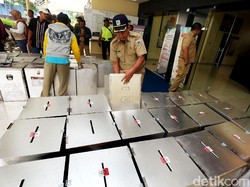 Distribusi Logistik Pilkada ke Pedalaman Sulit, Ada yang Pakai Kuda