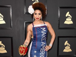 Gaun Grammys Penyanyi Ini Berslogan Kampanye Donald Trump