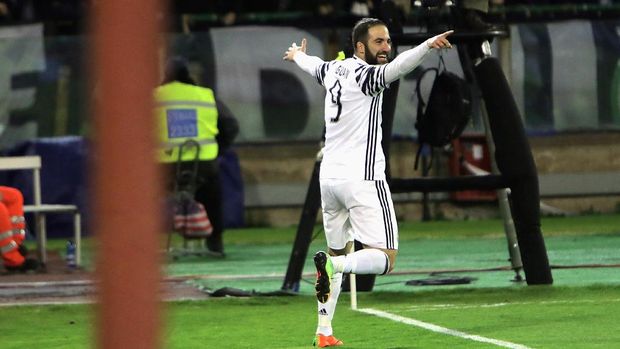 Dua Gol Higuain Menangkan Juventus