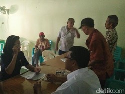 Cerita Pengurus RW di Semper Bagikan Kacamata dan Kupon 1-2-3