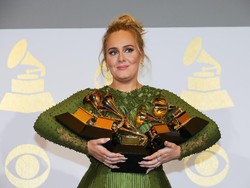 Adele dan James Bond Menyelamatkan Pochettino di Inggris