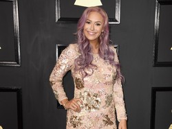 Ketinggalan Pesawat, Mantan Vokalis Pussycat Dolls Ngomel di Twitter