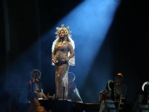 Beyonce Tampil Megah Bak Dewi Kecantikan di Panggung Grammy 2017 Beyonce Tampil Megah Bak Dewi Kecantikan di Panggung Grammy 2017