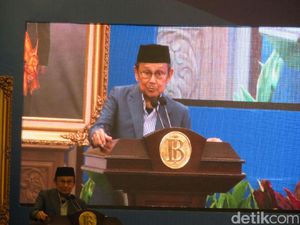 Kisah Hidup Habibie, Lulus S3 di Umur 28 Hingga Bikin N250