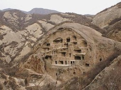 Orang-orang China yang Masih Hidup di Gua