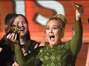 10 Momen Paling Mencuri Perhatian di Grammy Awards 2017 10 Momen Paling Mencuri Perhatian di Grammy Awards 2017