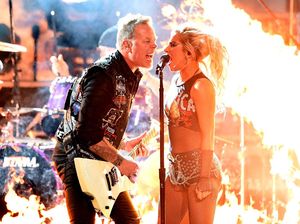 Lady Gaga dan Metallica Membakar Panggung Grammy Lady Gaga dan Metallica Membakar Panggung Grammy
