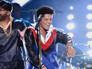 Jelang Thanksgiving, Bruno Mars Bagikan Makanan  pada  24.000 Orang di Hawaii Jelang Thanksgiving, Bruno Mars Bagikan Makanan  pada  24.000 Orang di Hawaii