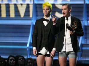 Buka Celana, Twenty One Pilots Rayakan Kemenangan Grammy Buka Celana, Twenty One Pilots Rayakan Kemenangan Grammy