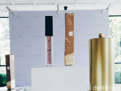 Rollover Reaction Rilis Lipstik Metalik Warna Rose Gold