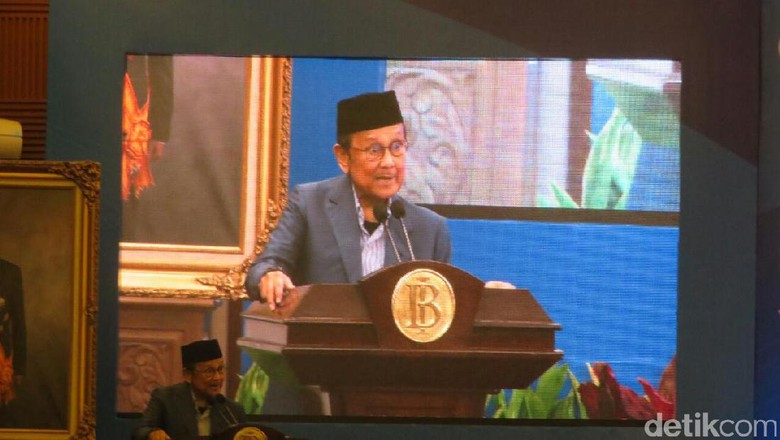 BJ Habibie Kenang Industri Pesawat RI Tutup Saat Reformasi 1998