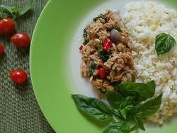Buka Puasa di Rumah, Buat Saja Nasi Gurih Tuna Pedas dan Butter Rice yang Praktis