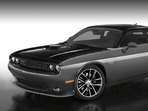 Dodge Challenger Edisi Ultah Mopar yang Ke-80