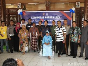 Valentine, Polisi Semarang Beri Kaki Palsu untuk Korban Kecelakaan