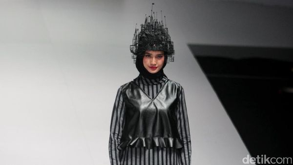 Foto: Koleksi Zaskia Sungkar di Indonesia Fashion Week 2017