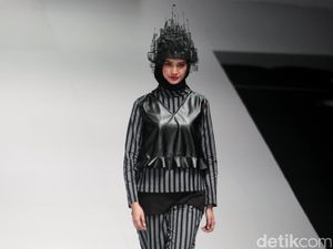Foto: Koleksi Zaskia Sungkar di Indonesia Fashion Week 2017