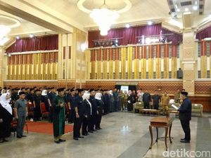 Gubernur Aher Kukuhkan 687 Kepala Sekolah SMA dan SMK se-Jabar