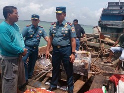 TNI AL Tangkap Kapal Penyelundup Bawa Bawang Merah dari Malaysia