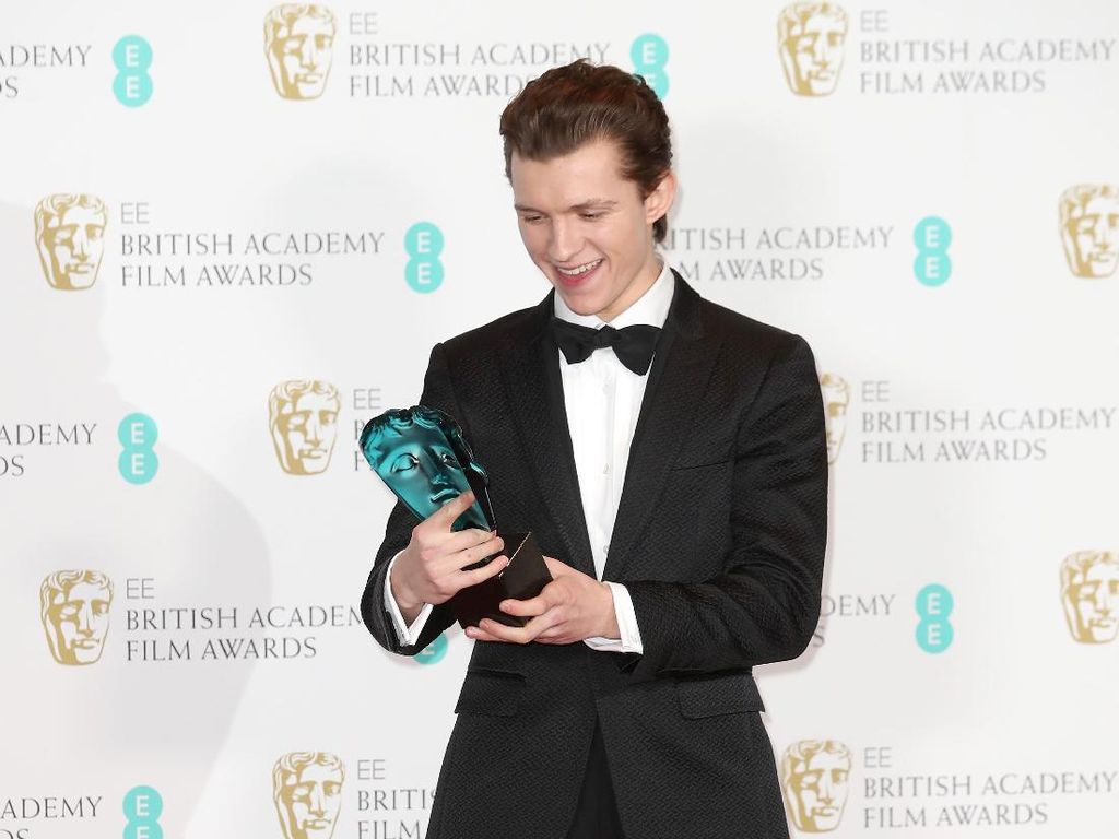Alasan Tom Holland Dipilih Jadi Remaja Canggung di Onward Alasan Tom Holland Dipilih Jadi Remaja Canggung di Onward