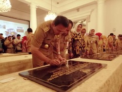 Ahok Resmikan 112 RPTRA Secara Serentak di Balai Kota