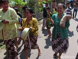 Pukul Kentongan, Ibu-ibu di Yogya Keliling Kampung Ajak Tak Golput