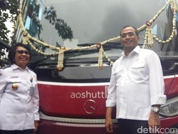 Bus JR Connexion yang Layani Komuter Jabodetabek Meluncur