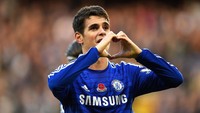 Oscar menempati peringkat kedua. Gelandang asal Brasil itu dijual ke klub China, Shanghai SIPG seharga 60 juta paun atau setara Rp 1,2 triliun di tahun 2017 (Mike Hewitt/Getty Images)