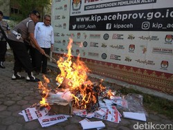 KIP Aceh Musnahkan 1.263 Surat Suara Sisa dan Rusak