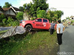 Warga Blitar Temukan Seorang Pria Tewas di Dalam Mobil