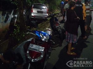 Minibus Nyungsep ke Pinggir Sungai BKT Pulogebang