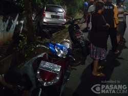 Minibus Nyungsep ke Pinggir Sungai BKT Pulogebang