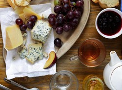 Ini Alasannya, Keju Juga Enak Dipasangkan dengan Teh